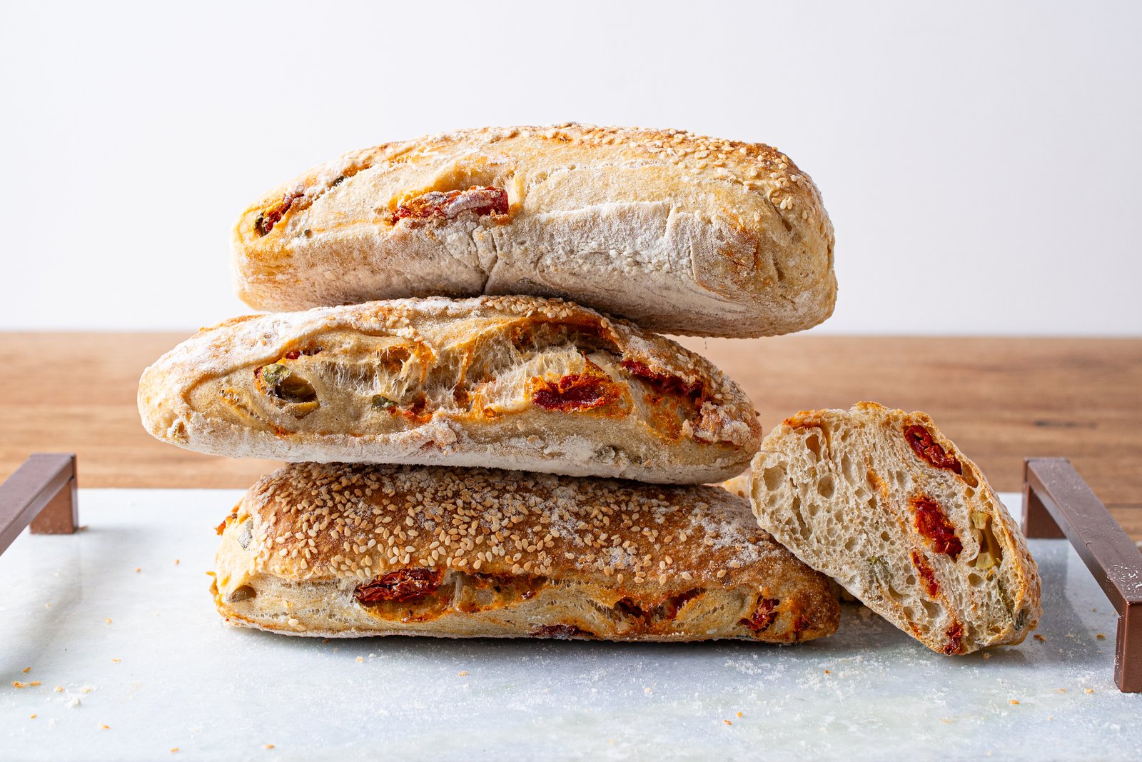 Ciabatta de Tomate, Manjericão e Azeitonas - foto cortada